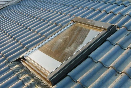 屋面天窗-中悬式安装效果